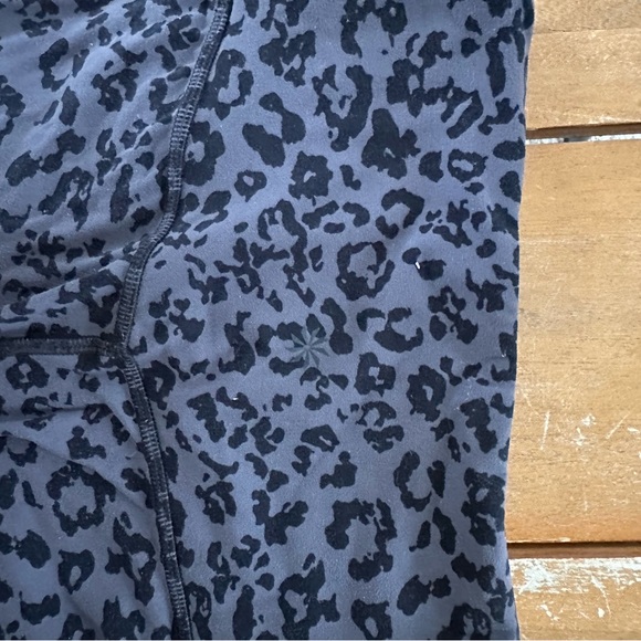 Super soft athleta XS cheetah leggings - Picture 2 of 2